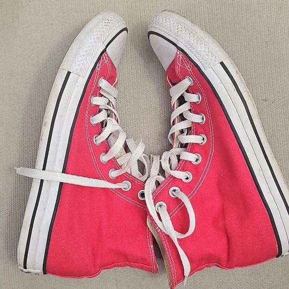 Converse High-Top Red Size 8.5 Womens - Picture 3 of 8